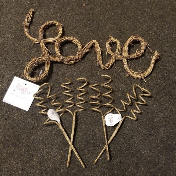 🆕️Floral Vine Decor - Picture 2 of 9